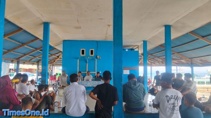 Rapat Internal Koperasi Sibela Bintang Selatan di Kantor Pelabuhan Desa Kupal, Bacan Selatan